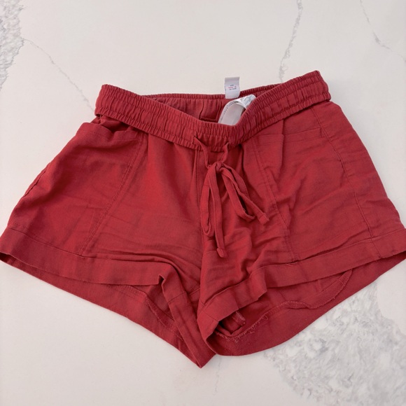 High Waisted Linen Blend Shorts Black & Red - Picture 2 of 9
